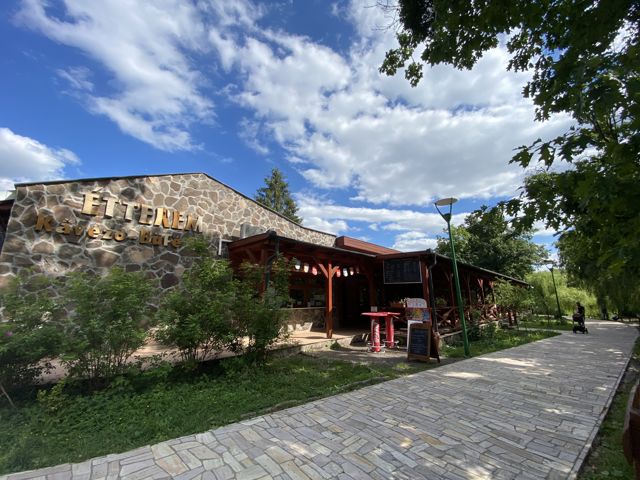 A la carte restaurant and snack bar